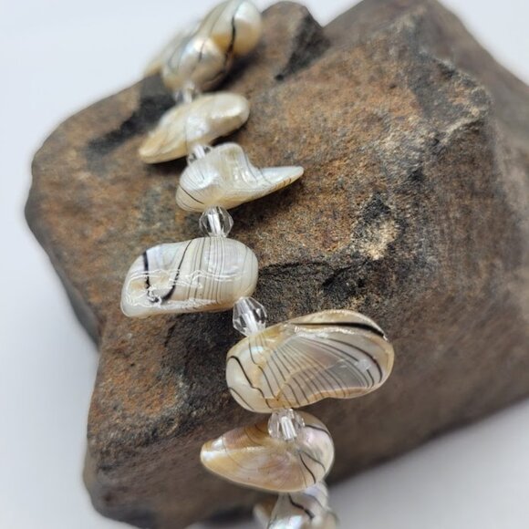 Beautiful Oyster Shell Stripe Baroque Pearl Necklace Beach Island Coast Seaside - Picture 6 of 9